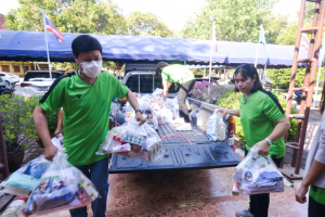 อธิการบดี มรท. นำผู้บริหาร และบุคลากร ลงพื้นที่มอบถุงยังชีพช่วยเหลือผู้ประสบอุทกภัยในพื้นที่ ต.ดอนโพธิ์ อ.เมือง จ.ลพบุรี