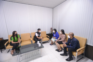 อธิการบดี มรท. นำผู้บริหาร และบุคลากร ลงพื้นที่มอบถุงยังชีพช่วยเหลือผู้ประสบอุทกภัยในพื้นที่ ต.ดอนโพธิ์ อ.เมือง จ.ลพบุรี