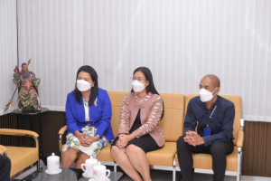 อธิการบดี มรท. นำผู้บริหาร และบุคลากร ลงพื้นที่มอบถุงยังชีพช่วยเหลือผู้ประสบอุทกภัยในพื้นที่ ต.ดอนโพธิ์ อ.เมือง จ.ลพบุรี