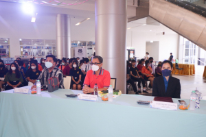 คณะครุศาสตร์จัดงานรำเพลิน รำวง ลอยกระทงกับเธอ