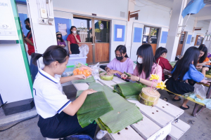 คณะครุศาสตร์จัดงานรำเพลิน รำวง ลอยกระทงกับเธอ