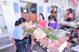 คณะครุศาสตร์จัดงานรำเพลิน รำวง ลอยกระทงกับเธอ
