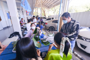 คณะครุศาสตร์จัดงานรำเพลิน รำวง ลอยกระทงกับเธอ