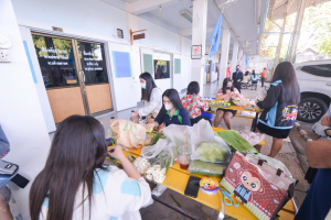 คณะครุศาสตร์จัดงานรำเพลิน รำวง ลอยกระทงกับเธอ