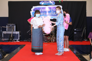 คณะครุศาสตร์จัดงานรำเพลิน รำวง ลอยกระทงกับเธอ