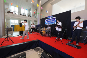 คณะครุศาสตร์จัดงานรำเพลิน รำวง ลอยกระทงกับเธอ