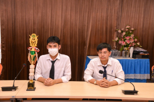 ศูนย์ภาษา และ คณะวิทยาการจัดการ นำผู้บริหาร คณาจารย์ บุคลากร และ นศ. เข้ามอบโล่และรายงานผลจากการเข้าร่วมการประกวด The 1st International Business Case Competition ต่ออธิการบดี
