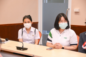 ศูนย์ภาษา และ คณะวิทยาการจัดการ นำผู้บริหาร คณาจารย์ บุคลากร และ นศ. เข้ามอบโล่และรายงานผลจากการเข้าร่วมการประกวด The 1st International Business Case Competition ต่ออธิการบดี