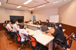 ศูนย์ภาษา และ คณะวิทยาการจัดการ นำผู้บริหาร คณาจารย์ บุคลากร และ นศ. เข้ามอบโล่และรายงานผลจากการเข้าร่วมการประกวด The 1st International Business Case Competition ต่ออธิการบดี