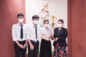 ศูนย์ภาษา และ คณะวิทยาการจัดการ นำผู้บริหาร คณาจารย์ บุคลากร และ นศ. เข้ามอบโล่และรายงานผลจากการเข้าร่วมการประกวด The 1st International Business Case Competition ต่ออธิการบดี