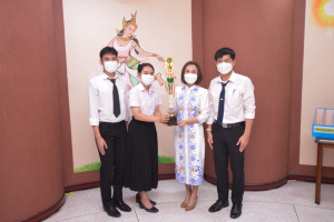 ศูนย์ภาษา และ คณะวิทยาการจัดการ นำผู้บริหาร คณาจารย์ บุคลากร และ นศ. เข้ามอบโล่และรายงานผลจากการเข้าร่วมการประกวด The 1st International Business Case Competition ต่ออธิการบดี