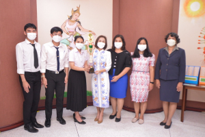ศูนย์ภาษา และ คณะวิทยาการจัดการ นำผู้บริหาร คณาจารย์ บุคลากร และ นศ. เข้ามอบโล่และรายงานผลจากการเข้าร่วมการประกวด The 1st International Business Case Competition ต่ออธิการบดี