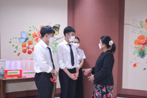 ศูนย์ภาษา และ คณะวิทยาการจัดการ นำผู้บริหาร คณาจารย์ บุคลากร และ นศ. เข้ามอบโล่และรายงานผลจากการเข้าร่วมการประกวด The 1st International Business Case Competition ต่ออธิการบดี