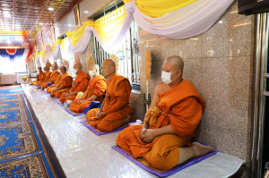 ผู้บริหาร มรท. ร่วมพิธีทอดผ้าป่าสมทบทุนโครงการเล่าเรียนหลวงสำหรับพระสงฆ์ไทยของ จ.ลพบุรี