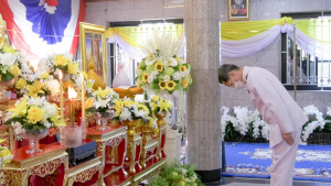 ผู้บริหาร มรท. ร่วมพิธีทอดผ้าป่าสมทบทุนโครงการเล่าเรียนหลวงสำหรับพระสงฆ์ไทยของ จ.ลพบุรี