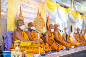ผู้บริหาร มรท. ร่วมพิธีทอดผ้าป่าสมทบทุนโครงการเล่าเรียนหลวงสำหรับพระสงฆ์ไทยของ จ.ลพบุรี