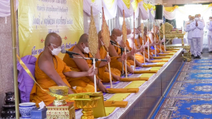 ผู้บริหาร มรท. ร่วมพิธีทอดผ้าป่าสมทบทุนโครงการเล่าเรียนหลวงสำหรับพระสงฆ์ไทยของ จ.ลพบุรี