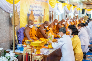 ผู้บริหาร มรท. ร่วมพิธีทอดผ้าป่าสมทบทุนโครงการเล่าเรียนหลวงสำหรับพระสงฆ์ไทยของ จ.ลพบุรี