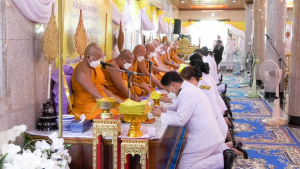 ผู้บริหาร มรท. ร่วมพิธีทอดผ้าป่าสมทบทุนโครงการเล่าเรียนหลวงสำหรับพระสงฆ์ไทยของ จ.ลพบุรี