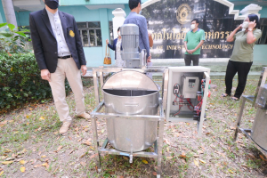 มรท. มอบเครื่องกวนยาสระผมและสบู่ให้แก่วิสาหกิจชุมชนแปรรูปสมุนไพรพื้นบ้าน ต.บ้านทราย อ.บ้านหมี่ จ.ลพบุรี