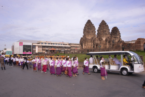 มรท. ร่วมขบวนแห่รถบุปผชาติพิธีอัญเชิญพระพุทธลพบุรีศรีสุวรรณภูมิ