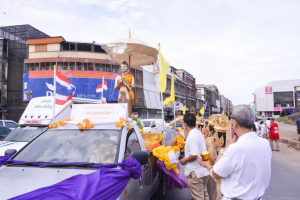 มรท. ร่วมขบวนแห่รถบุปผชาติพิธีอัญเชิญพระพุทธลพบุรีศรีสุวรรณภูมิ