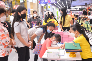 มรภ.เทพสตรี และ กระทรวง อว. ชวนประชาชน จ.ลพบุรี พร้อมใจใส่เสื้อเหลือง ร่วมงาน งานดนตรีในสวน : H.M. Song อว. บรรเลงเพลงของพ่อ เทิดพระเกียรติ ร.9 