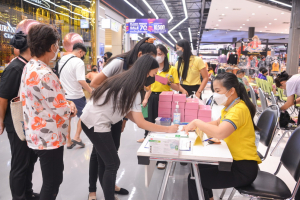 มรภ.เทพสตรี และ กระทรวง อว. ชวนประชาชน จ.ลพบุรี พร้อมใจใส่เสื้อเหลือง ร่วมงาน งานดนตรีในสวน : H.M. Song อว. บรรเลงเพลงของพ่อ เทิดพระเกียรติ ร.9 