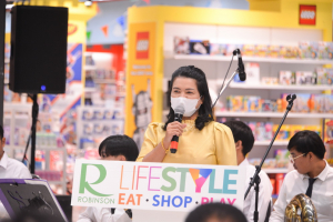 มรภ.เทพสตรี และ กระทรวง อว. ชวนประชาชน จ.ลพบุรี พร้อมใจใส่เสื้อเหลือง ร่วมงาน งานดนตรีในสวน : H.M. Song อว. บรรเลงเพลงของพ่อ เทิดพระเกียรติ ร.9 