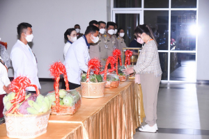 ทูลกระหม่อมหญิงอุบลรัตนราชกัญญา สิริวัฒนาพรรณวดี เสด็จเยี่ยมสมาชิก และทรงติดตามผลการดำเนินงานโครงการ TO BE NUMBER ONE ทรงเปิดชมรม TO BE NUMBER ONE และศูนย์เพื่อนใจ TO BE NUMBER ONE มหาวิทยาลัยราชภัฎเทพสตรี