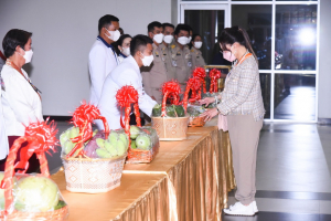 ทูลกระหม่อมหญิงอุบลรัตนราชกัญญา สิริวัฒนาพรรณวดี เสด็จเยี่ยมสมาชิก และทรงติดตามผลการดำเนินงานโครงการ TO BE NUMBER ONE ทรงเปิดชมรม TO BE NUMBER ONE และศูนย์เพื่อนใจ TO BE NUMBER ONE มหาวิทยาลัยราชภัฎเทพสตรี
