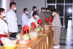 ทูลกระหม่อมหญิงอุบลรัตนราชกัญญา สิริวัฒนาพรรณวดี เสด็จเยี่ยมสมาชิก และทรงติดตามผลการดำเนินงานโครงการ TO BE NUMBER ONE ทรงเปิดชมรม TO BE NUMBER ONE และศูนย์เพื่อนใจ TO BE NUMBER ONE มหาวิทยาลัยราชภัฎเทพสตรี