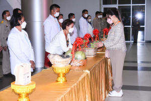 ทูลกระหม่อมหญิงอุบลรัตนราชกัญญา สิริวัฒนาพรรณวดี เสด็จเยี่ยมสมาชิก และทรงติดตามผลการดำเนินงานโครงการ TO BE NUMBER ONE ทรงเปิดชมรม TO BE NUMBER ONE และศูนย์เพื่อนใจ TO BE NUMBER ONE มหาวิทยาลัยราชภัฎเทพสตรี
