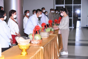 ทูลกระหม่อมหญิงอุบลรัตนราชกัญญา สิริวัฒนาพรรณวดี เสด็จเยี่ยมสมาชิก และทรงติดตามผลการดำเนินงานโครงการ TO BE NUMBER ONE ทรงเปิดชมรม TO BE NUMBER ONE และศูนย์เพื่อนใจ TO BE NUMBER ONE มหาวิทยาลัยราชภัฎเทพสตรี