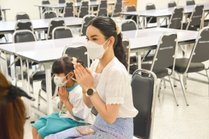 คณะมนุษยศาสตร์ฯ จัดพิธีทำบุญตักบาตรเนื่องในโอกาสวันขึ้นปีใหม่