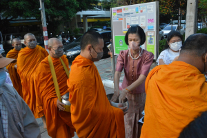 คณะมนุษยศาสตร์ฯ จัดพิธีทำบุญตักบาตรเนื่องในโอกาสวันขึ้นปีใหม่