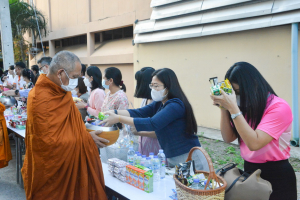 คณะมนุษยศาสตร์ฯ จัดพิธีทำบุญตักบาตรเนื่องในโอกาสวันขึ้นปีใหม่