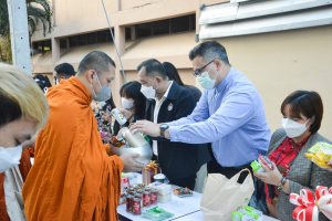 คณะมนุษยศาสตร์ฯ จัดพิธีทำบุญตักบาตรเนื่องในโอกาสวันขึ้นปีใหม่