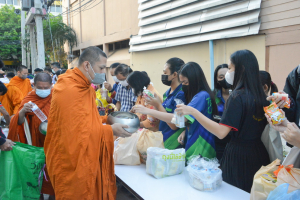 คณะมนุษยศาสตร์ฯ จัดพิธีทำบุญตักบาตรเนื่องในโอกาสวันขึ้นปีใหม่