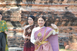 มรภ.เทพสตรี ร่วมถ่ายทำ MV นุ่งโจงห่มสไบ ประชาสัมพันธ์งานแผ่นดินสมเด็จพระนารายณ์มหาราช