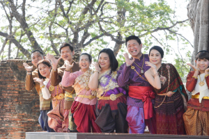 มรภ.เทพสตรี ร่วมถ่ายทำ MV นุ่งโจงห่มสไบ ประชาสัมพันธ์งานแผ่นดินสมเด็จพระนารายณ์มหาราช