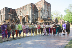 มรภ.เทพสตรี ร่วมถ่ายทำ MV นุ่งโจงห่มสไบ ประชาสัมพันธ์งานแผ่นดินสมเด็จพระนารายณ์มหาราช