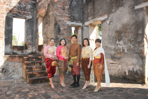 มรภ.เทพสตรี ร่วมถ่ายทำ MV นุ่งโจงห่มสไบ ประชาสัมพันธ์งานแผ่นดินสมเด็จพระนารายณ์มหาราช
