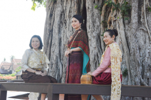 มรภ.เทพสตรี ร่วมถ่ายทำ MV นุ่งโจงห่มสไบ ประชาสัมพันธ์งานแผ่นดินสมเด็จพระนารายณ์มหาราช