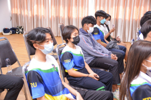 อธิการบดี มรท. ให้โอวาทนักกีฬาเข้าร่วมการแข่งขันกีฬา ดอกจานบ้านเชียงเกมส์