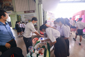 ปชส. และ ทนอ. ลงพื้นที่ออกบูธแนะแนวการศึกษาและอาชีพโรงเรียนบางปลาม้า สูงสุมารผดุงวิทย์ จ.สุพรรณบุรี พบว่า ร้อยละ 80 ของนักเรียนชายที่เข้าร่วมการแนะแนวฯ มีความสนใจในหลักสูตรครุศาสตรบัณฑิต 