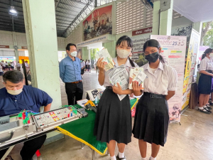 ปชส. และ ทนอ. ลงพื้นที่ออกบูธแนะแนวการศึกษาและอาชีพโรงเรียนบางปลาม้า สูงสุมารผดุงวิทย์ จ.สุพรรณบุรี พบว่า ร้อยละ 80 ของนักเรียนชายที่เข้าร่วมการแนะแนวฯ มีความสนใจในหลักสูตรครุศาสตรบัณฑิต 
