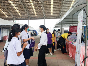ปชส. และ วจก. ลงพื้นที่ออกบูธแนะแนวการศึกษาและอาชีพโรงเรียนพิบูลวิทยาลัย จ.ลพบุรี พบว่า ร้อยละ 75 ของนักเรียนหญิงที่เข้าร่วมการแนะแนวฯ มีความสนใจในหลักสูตรวิทยาศาสตรบัณฑิต 