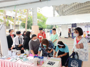 ปชส. และ วจก. ลงพื้นที่ออกบูธแนะแนวการศึกษาและอาชีพโรงเรียนพิบูลวิทยาลัย จ.ลพบุรี พบว่า ร้อยละ 75 ของนักเรียนหญิงที่เข้าร่วมการแนะแนวฯ มีความสนใจในหลักสูตรวิทยาศาสตรบัณฑิต 