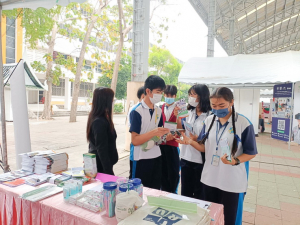 ปชส. และ วจก. ลงพื้นที่ออกบูธแนะแนวการศึกษาและอาชีพโรงเรียนพิบูลวิทยาลัย จ.ลพบุรี พบว่า ร้อยละ 75 ของนักเรียนหญิงที่เข้าร่วมการแนะแนวฯ มีความสนใจในหลักสูตรวิทยาศาสตรบัณฑิต 